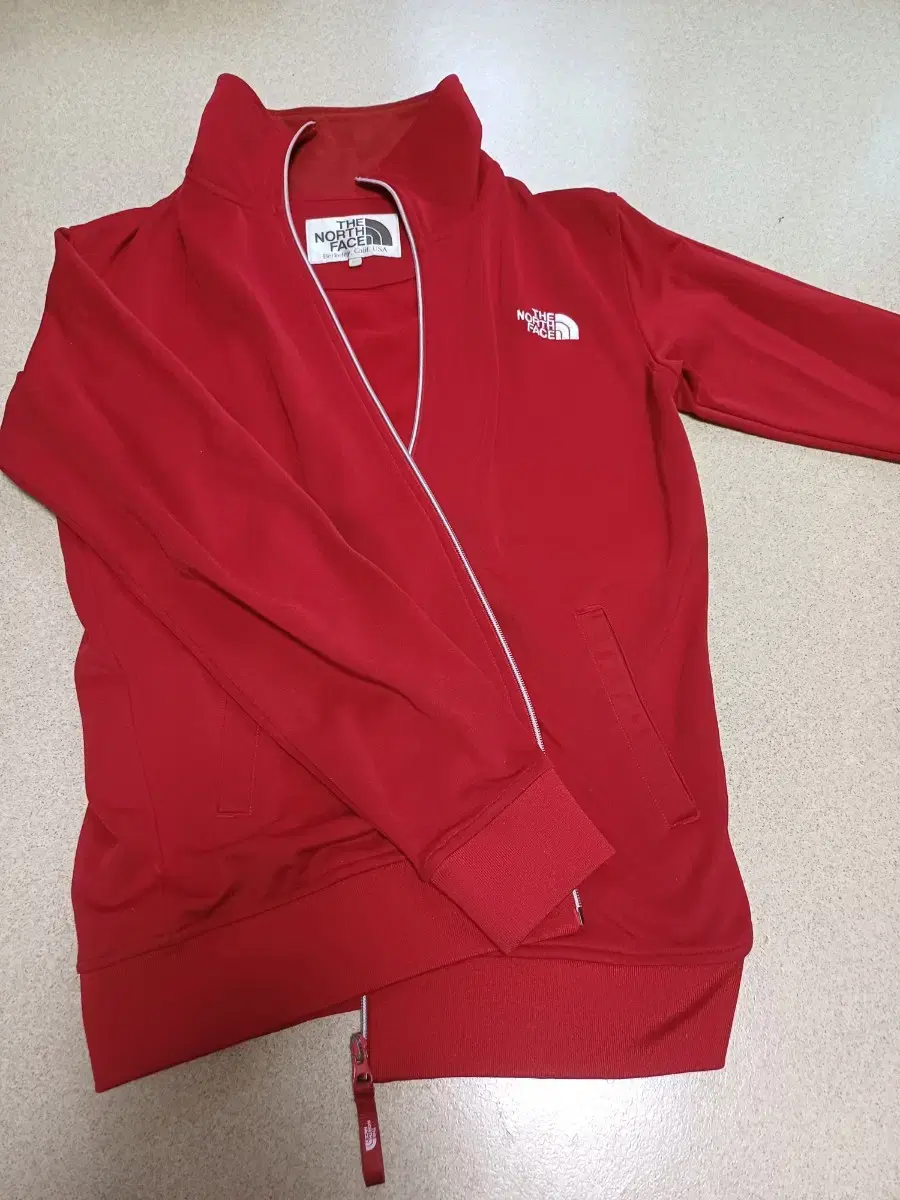 10.a TNF Jacket Red